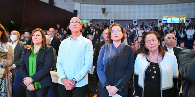 טקס יום הזיכרון הבינלאומי לשואה ולגבורה שנערך באולם קריגר בחיפה בנוכחות 500 אורחים