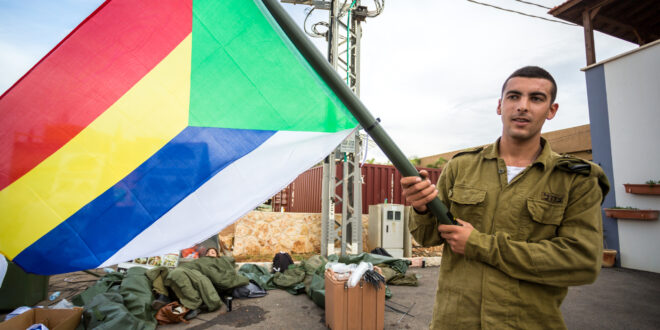חייל עם דגל דרוזי