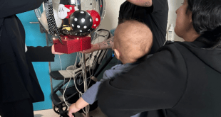 חלוקת מארזי סיפור מתנה ברמב"ם. צילום: אלבום עצמי